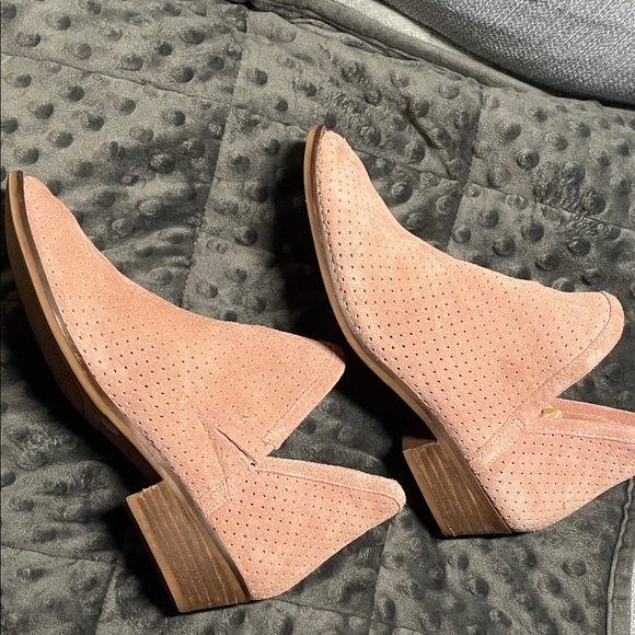Lucky Brand Pink Suede bootie, shootie, shoes READ for sizing - Picture 7 of 10